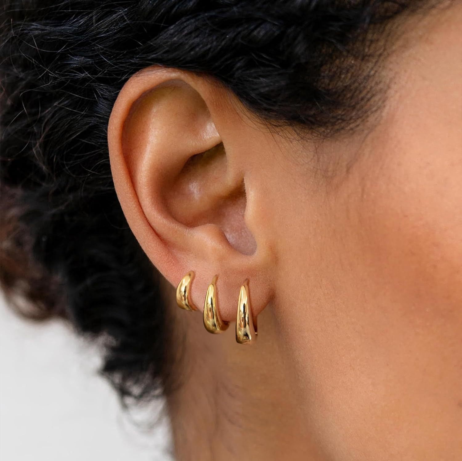 Women's 18K Gold Glossy And Simple Earrings