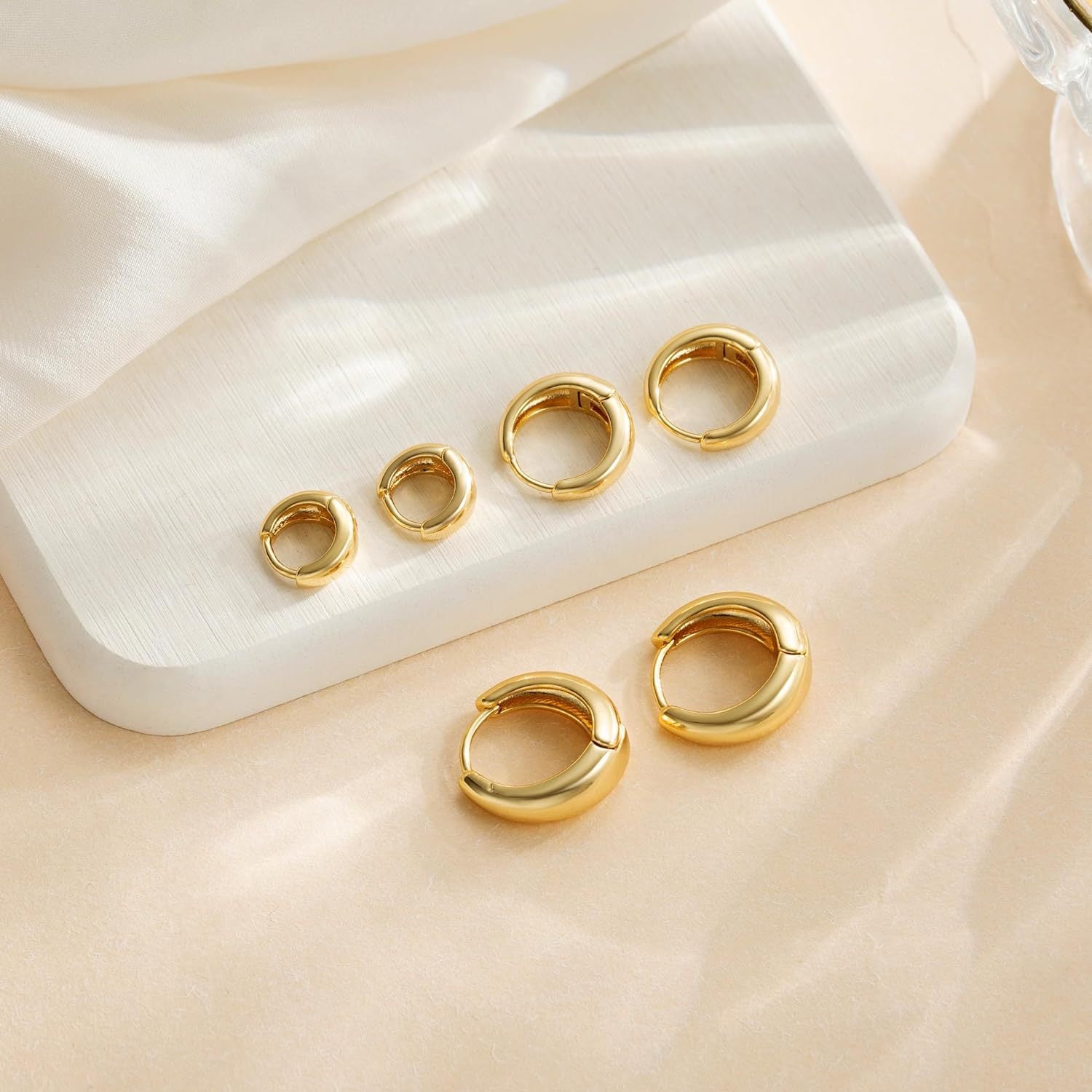 Women's 18K Gold Glossy And Simple Earrings