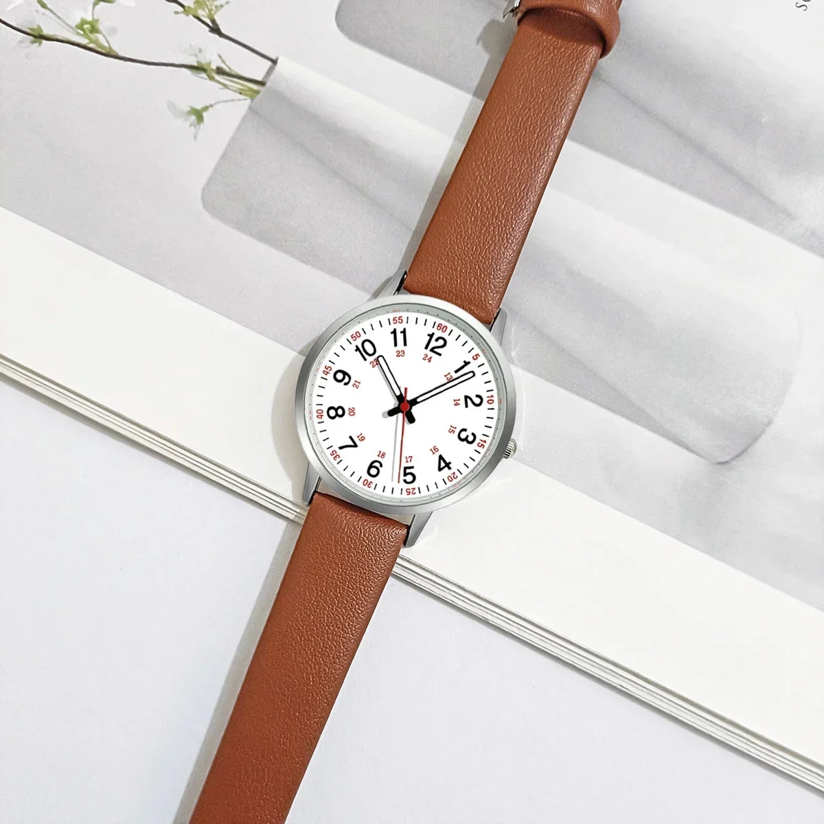 Luxury Men’s Quartz Watch – Luminous Hands, Leather Strap & Date Display