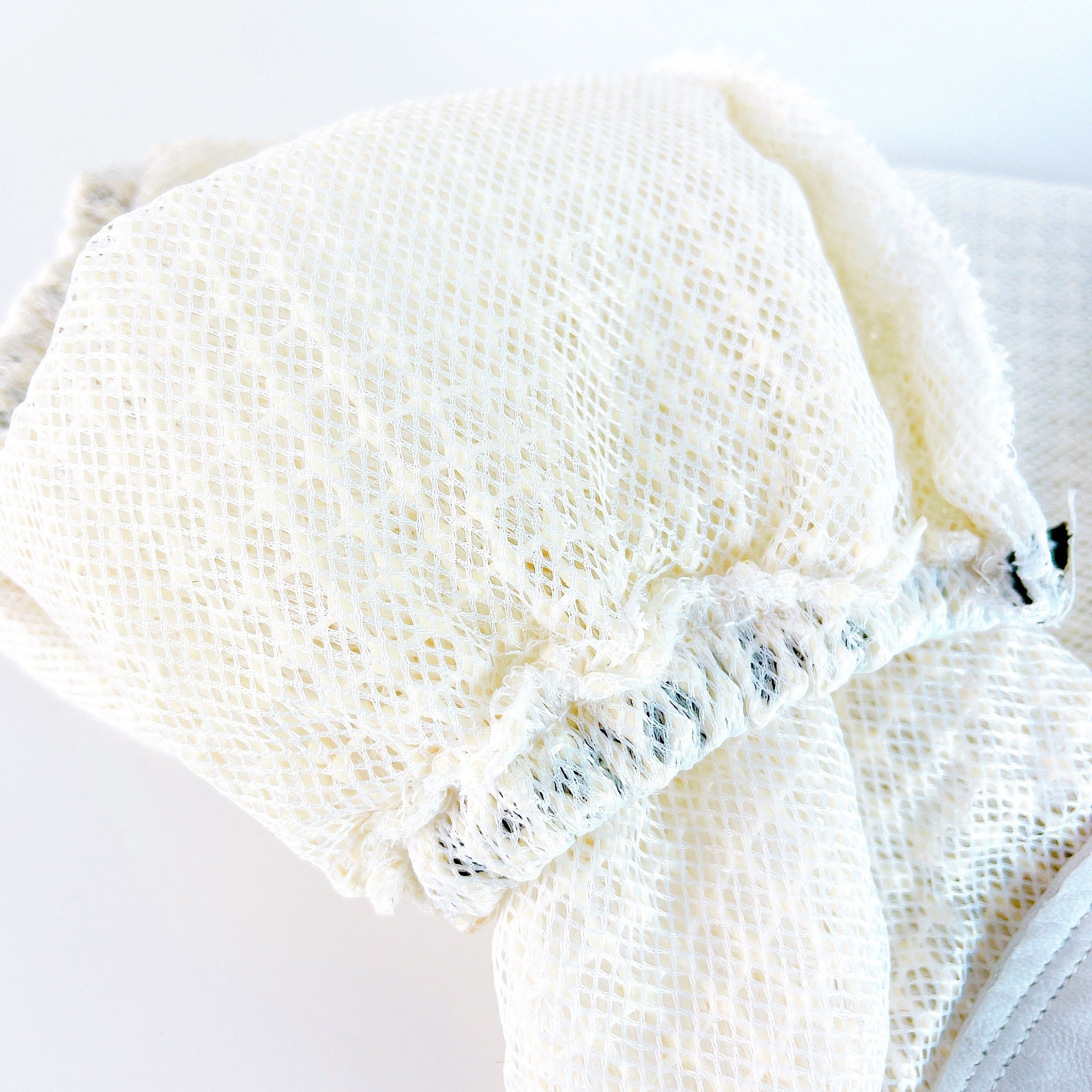 Three-Layer Breathable Mesh Sheepskin Anti-Bee Gloves – Protection Gloves